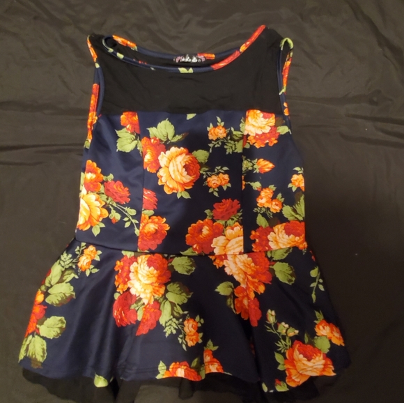 Floral flair out top - Picture 2 of 4